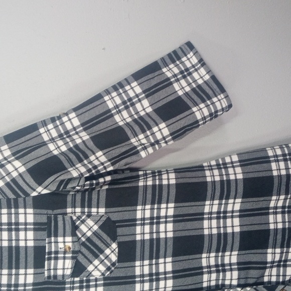 Eden & Olivia Women's plaid Button-Down Shirt Size Medium - Picture 4 of 9